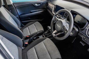 https://vehicle-cdn.autoleague.cloud/17006_41012518_17.jpg