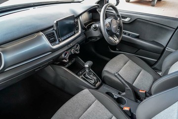 https://vehicle-cdn.autoleague.cloud/17006_41012518_23.jpg