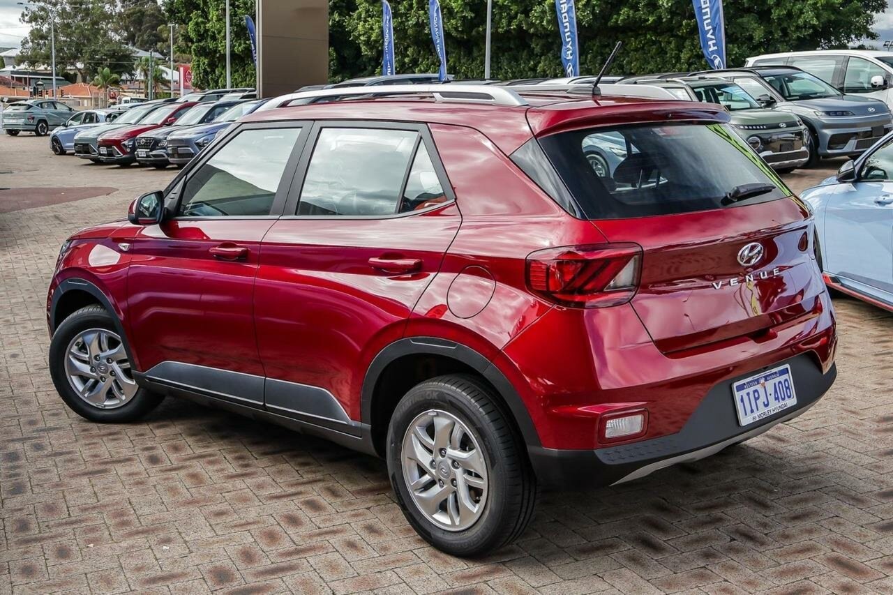 Hyundai Venue image 2