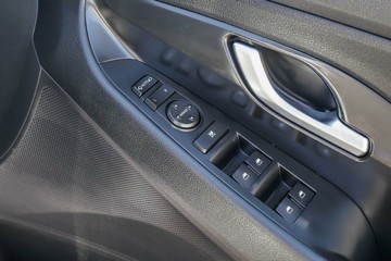 https://vehicle-cdn.autoleague.cloud/17006_41012554_15.jpg