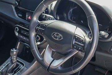 https://vehicle-cdn.autoleague.cloud/17006_41012554_16.jpg
