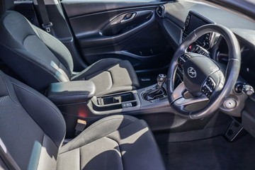 https://vehicle-cdn.autoleague.cloud/17006_41012554_17.jpg