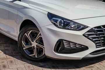 https://vehicle-cdn.autoleague.cloud/17006_41012554_6.jpg
