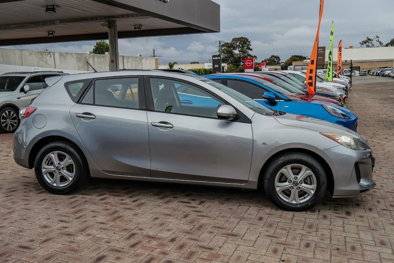 Mazda 3 image 3