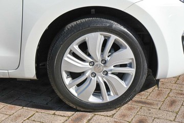 https://vehicle-cdn.autoleague.cloud/17006_41012558_8.jpg