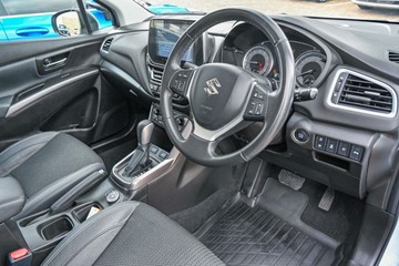 https://vehicle-cdn.autoleague.cloud/17006_41012565_20.jpg