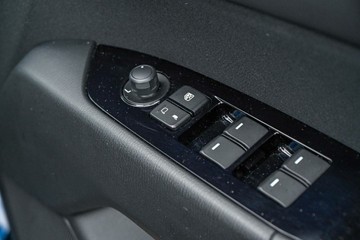 https://vehicle-cdn.autoleague.cloud/17006_41012576_17.jpg