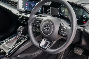 https://vehicle-cdn.autoleague.cloud/17006_41012598_15.jpg
