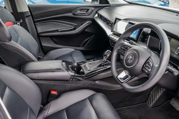 https://vehicle-cdn.autoleague.cloud/17006_41012598_16.jpg