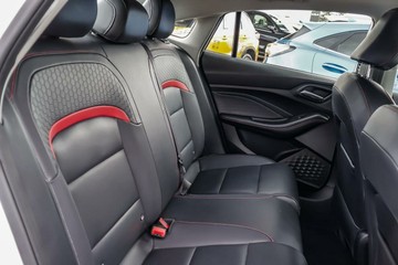 https://vehicle-cdn.autoleague.cloud/17006_41012598_18.jpg