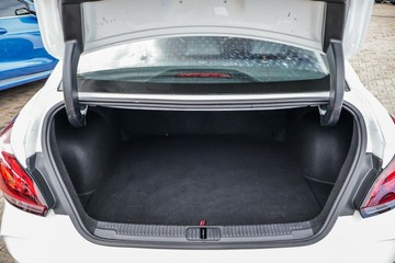 https://vehicle-cdn.autoleague.cloud/17006_41012598_20.jpg