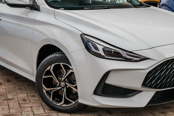 https://vehicle-cdn.autoleague.cloud/17006_41012598_6.jpg