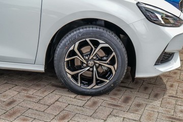https://vehicle-cdn.autoleague.cloud/17006_41012598_9.jpg
