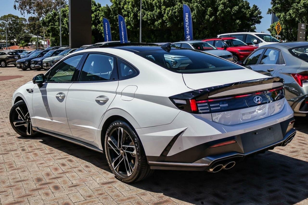 Hyundai Sonata image 2