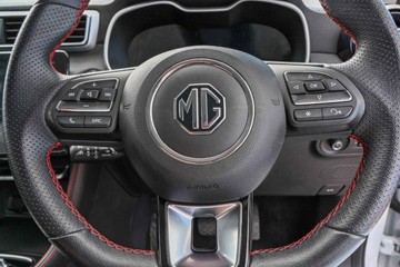 https://vehicle-cdn.autoleague.cloud/17006_41012618_17.jpg
