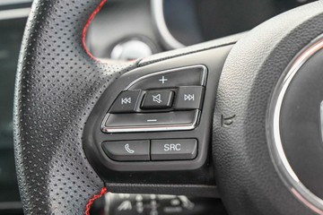 https://vehicle-cdn.autoleague.cloud/17006_41012618_19.jpg