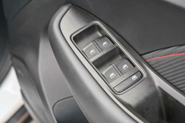 https://vehicle-cdn.autoleague.cloud/17006_41012618_20.jpg
