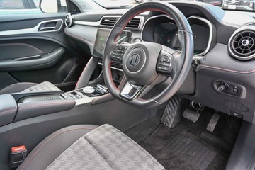https://vehicle-cdn.autoleague.cloud/17006_41012618_21.jpg