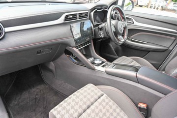 https://vehicle-cdn.autoleague.cloud/17006_41012618_24.jpg
