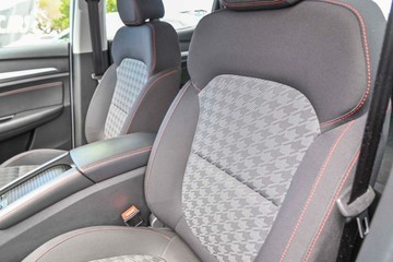 https://vehicle-cdn.autoleague.cloud/17006_41012618_25.jpg