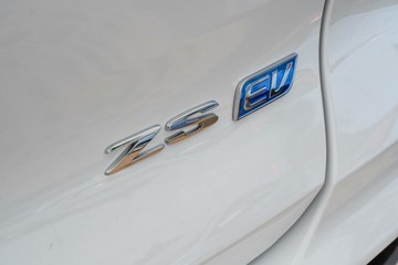 https://vehicle-cdn.autoleague.cloud/17006_41012618_5.jpg