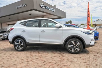 https://vehicle-cdn.autoleague.cloud/17006_41012618_8.jpg