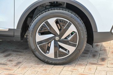 https://vehicle-cdn.autoleague.cloud/17006_41012618_9.jpg