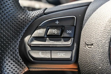 https://vehicle-cdn.autoleague.cloud/17006_41012653_11.jpg