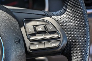 https://vehicle-cdn.autoleague.cloud/17006_41012653_12.jpg