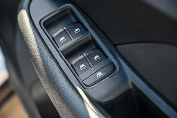 https://vehicle-cdn.autoleague.cloud/17006_41012653_13.jpg