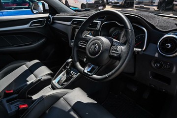https://vehicle-cdn.autoleague.cloud/17006_41012653_14.jpg