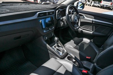 https://vehicle-cdn.autoleague.cloud/17006_41012653_18.jpg