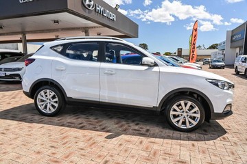 https://vehicle-cdn.autoleague.cloud/17006_41012653_6.jpg