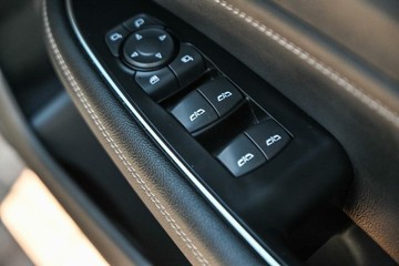 https://vehicle-cdn.autoleague.cloud/17006_41012654_17.jpg