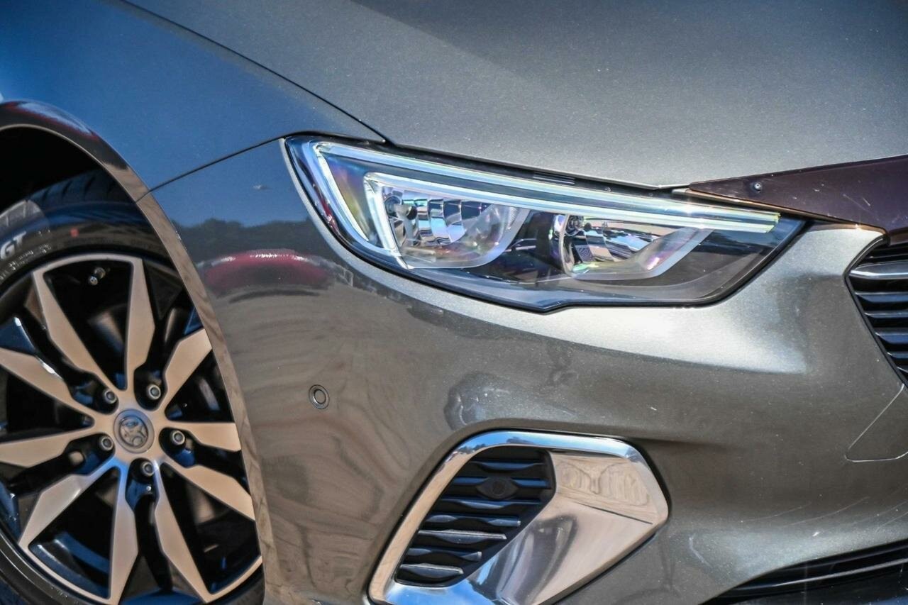 Holden Commodore image 2