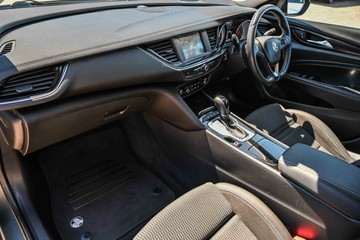 https://vehicle-cdn.autoleague.cloud/17006_41012654_22.jpg