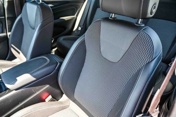 https://vehicle-cdn.autoleague.cloud/17006_41012654_23.jpg
