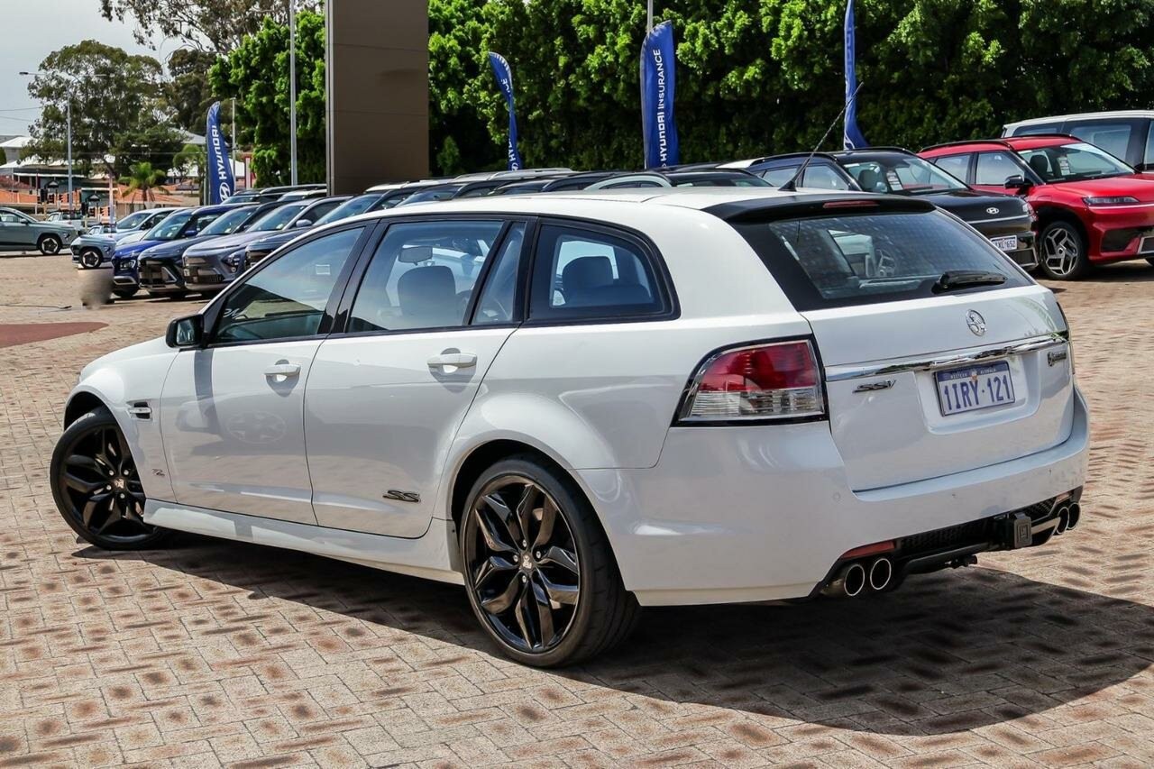 Holden Commodore image 2