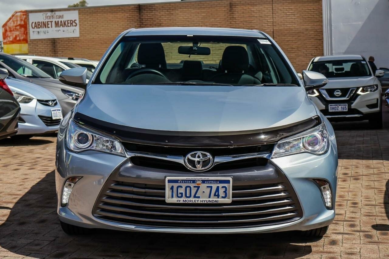 Toyota Camry image 4