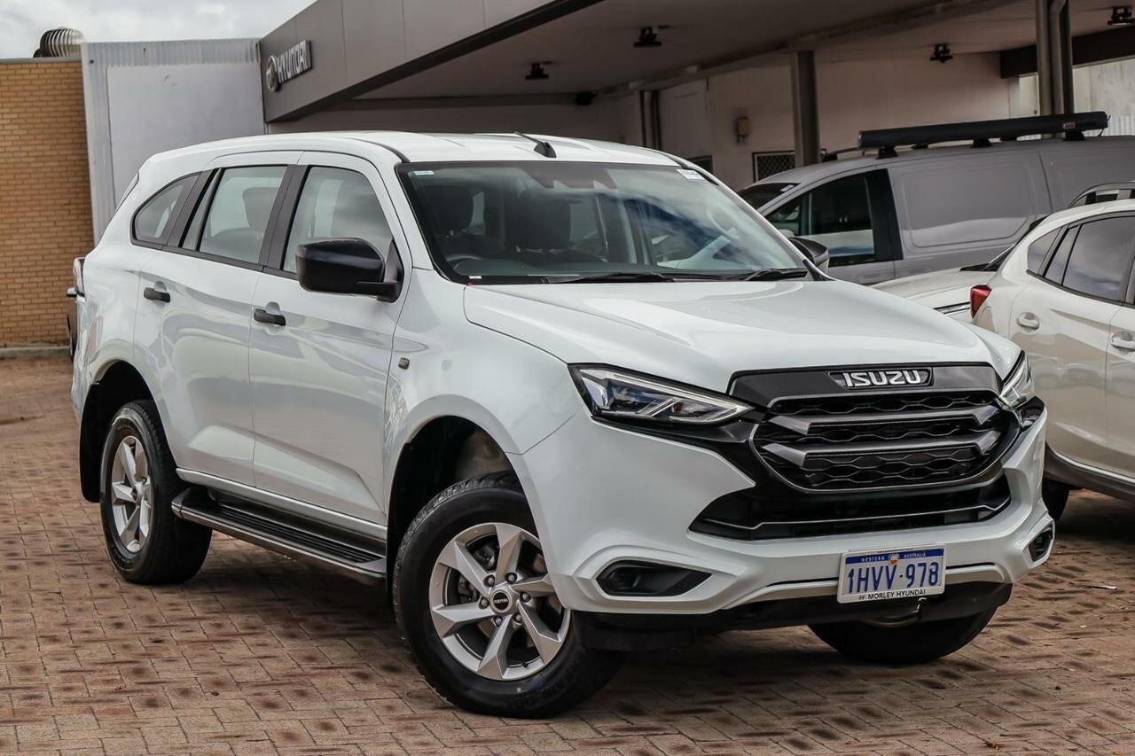 Isuzu Mu-x image 1