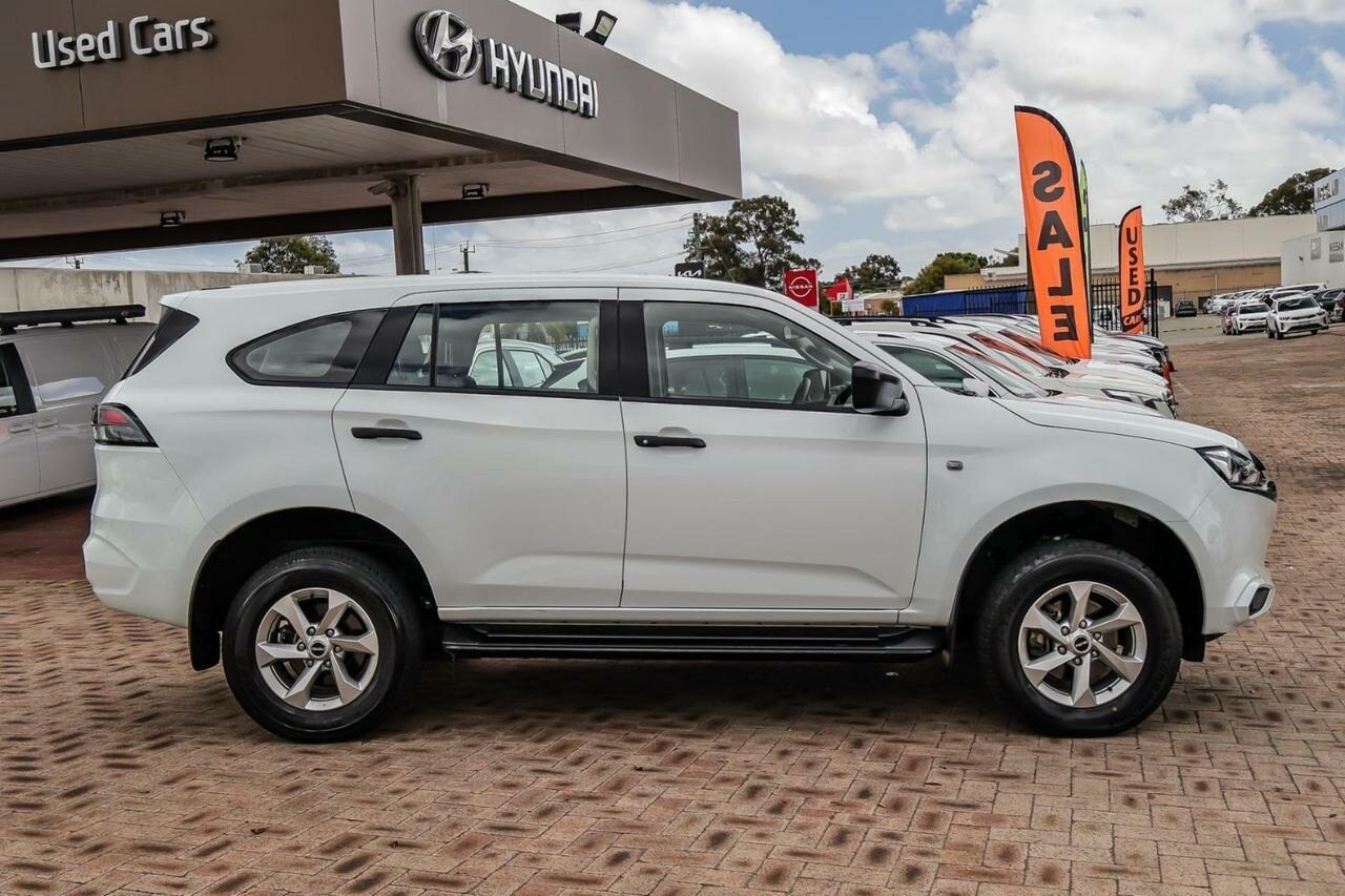 Isuzu Mu-x image 3