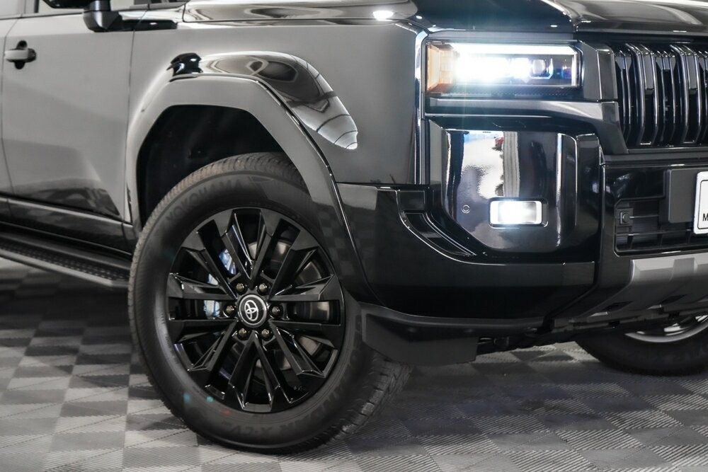 Toyota Landcruiser Prado image 2