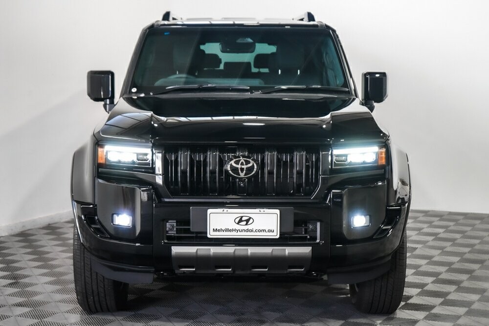 Toyota Landcruiser Prado image 3
