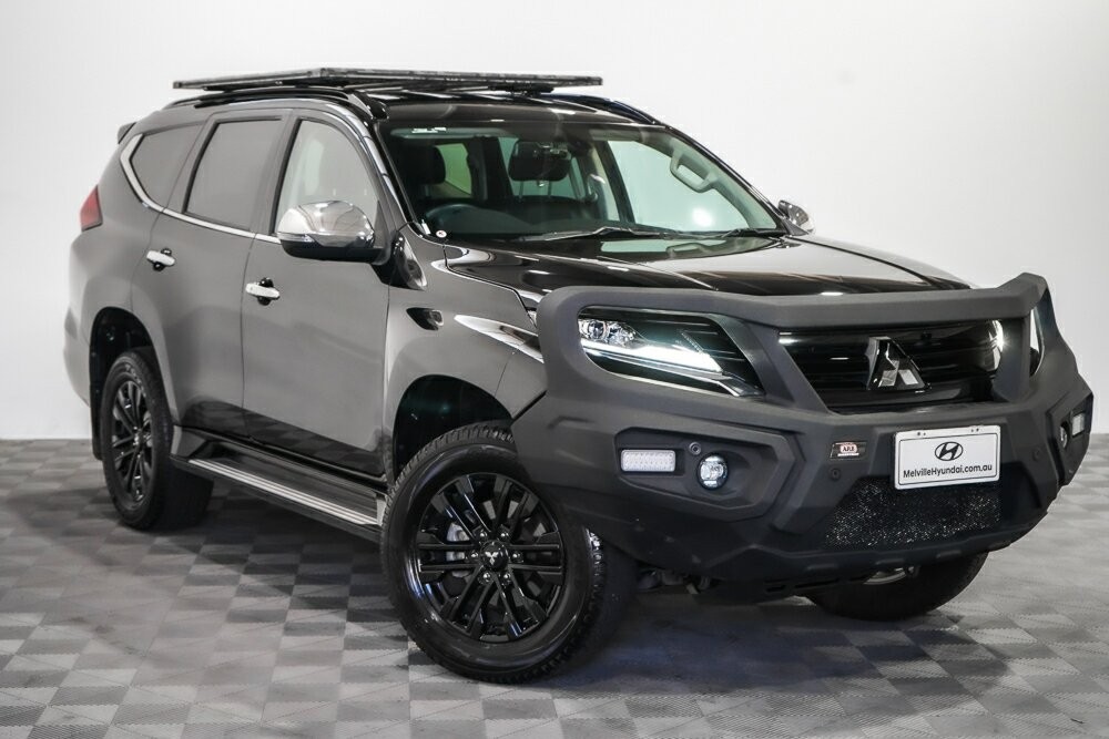 Mitsubishi Pajero Sport image 1