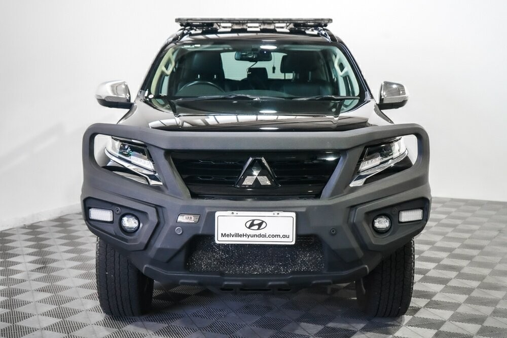 Mitsubishi Pajero Sport image 3