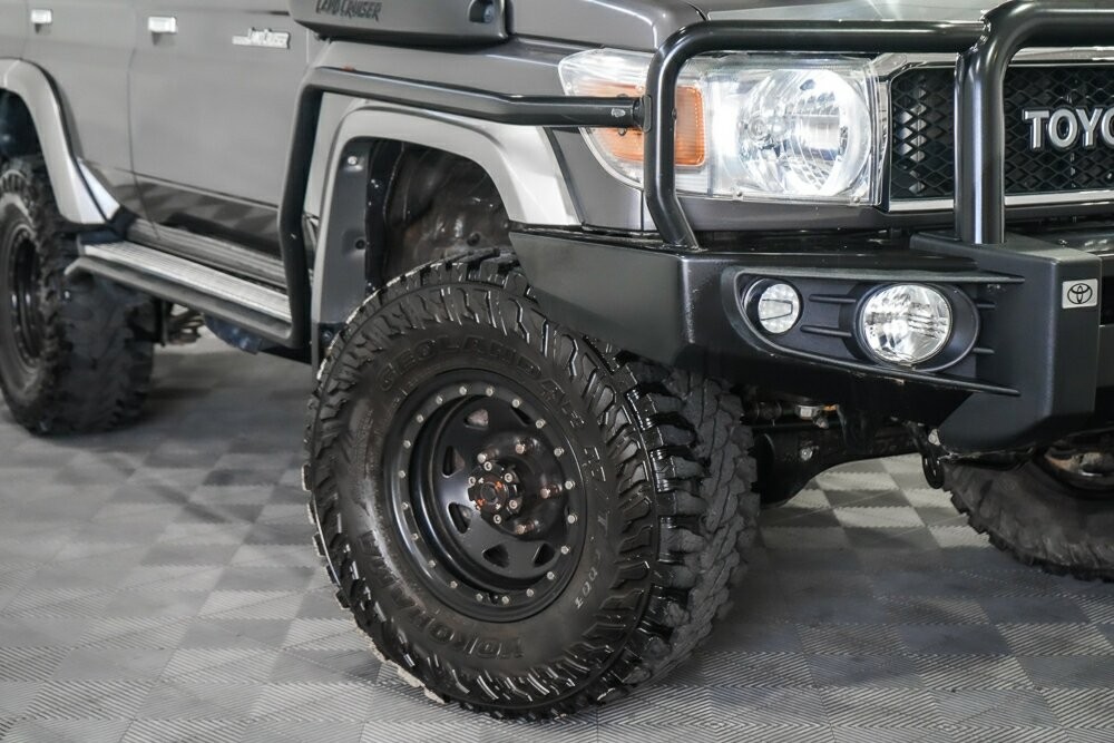 Toyota Landcruiser image 2