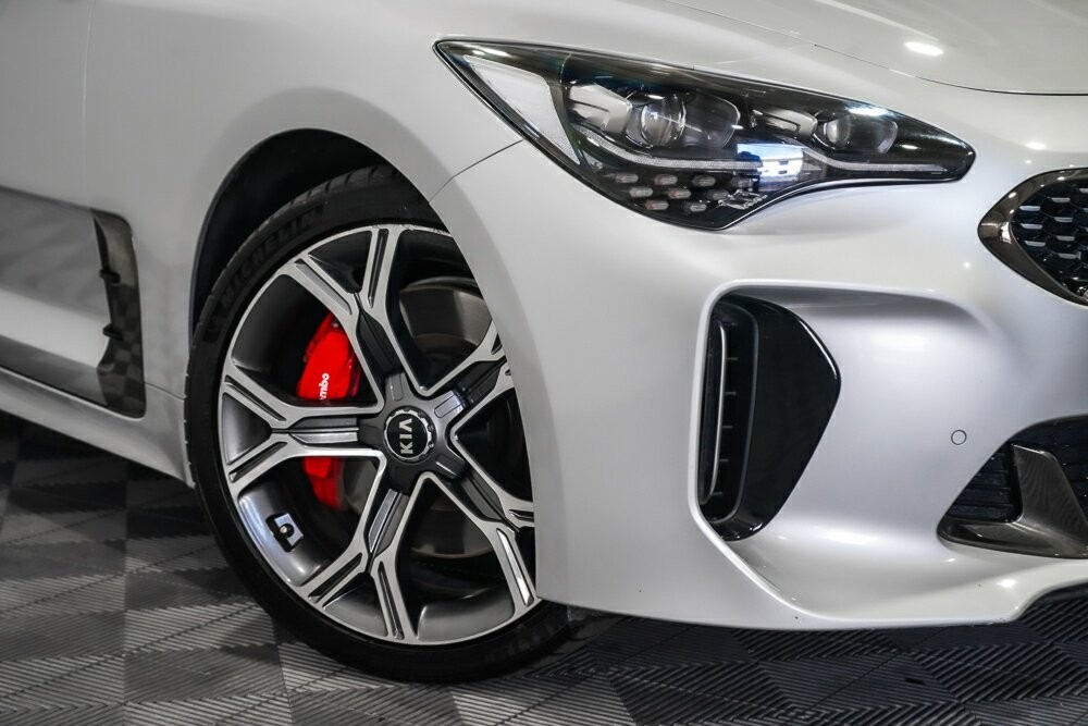 Kia Stinger image 2