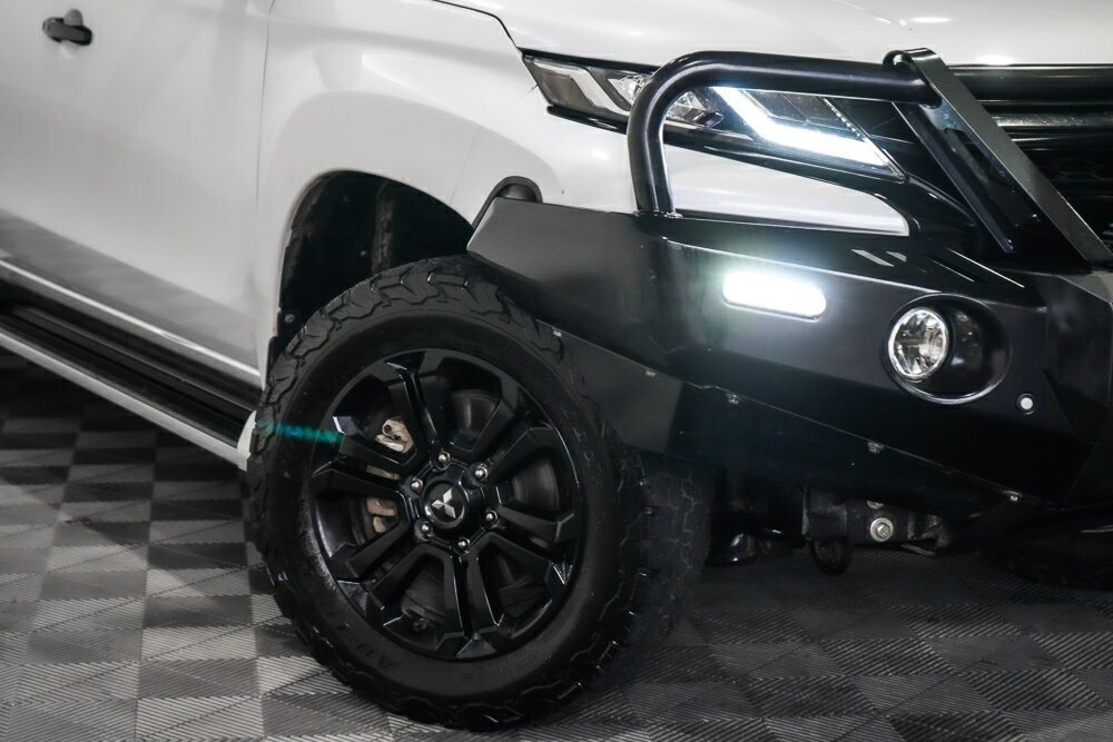 Mitsubishi Triton image 2