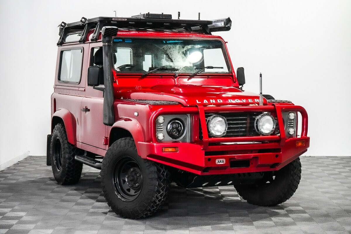 Land Rover Defender image 1