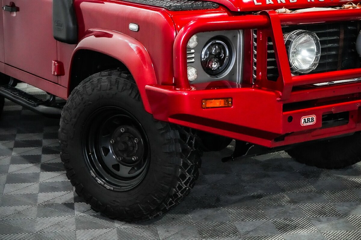 Land Rover Defender image 2